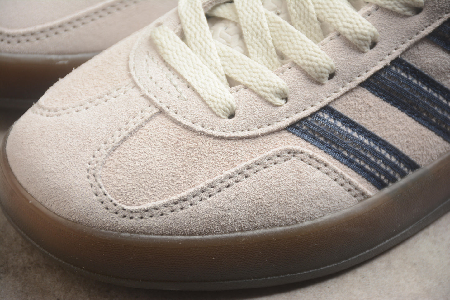Ad Gazelle Indoor
