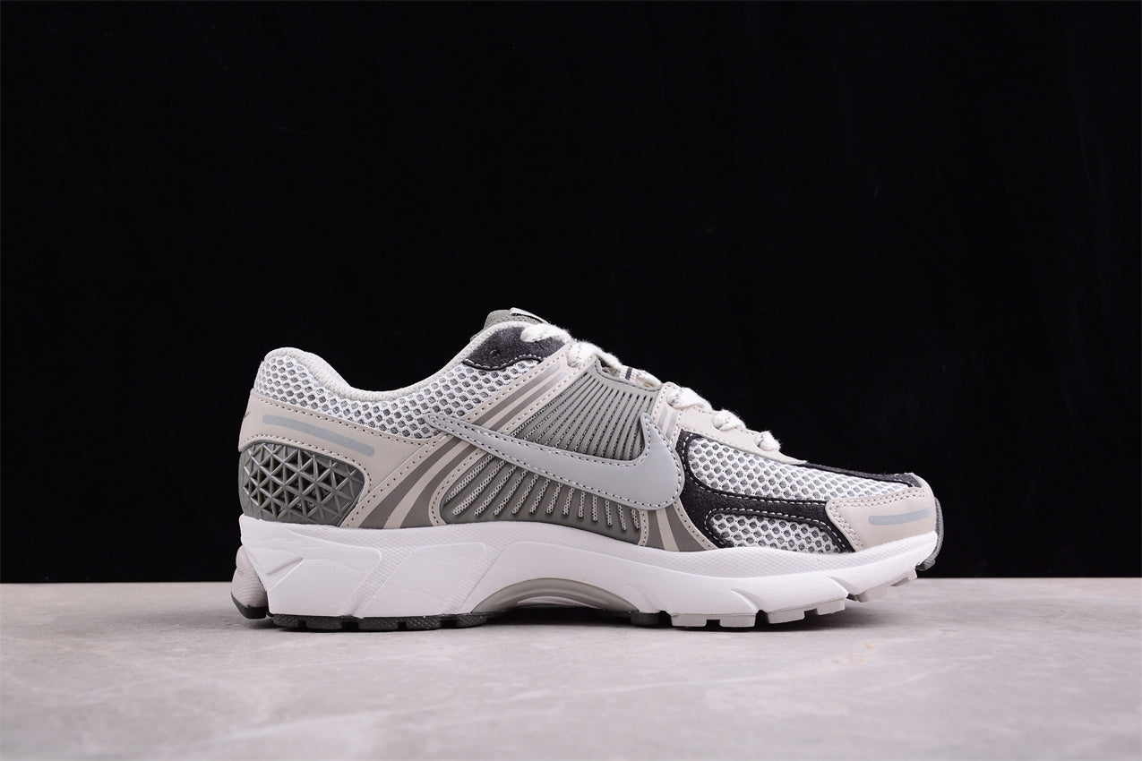Nike Zoom Vomero 5 NBHD – Sneakers
