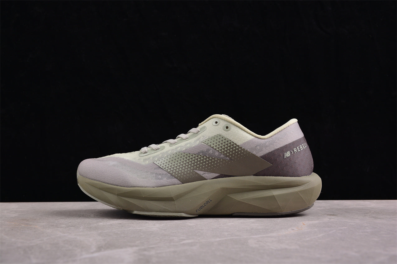 New Balance V4 – Sneakers