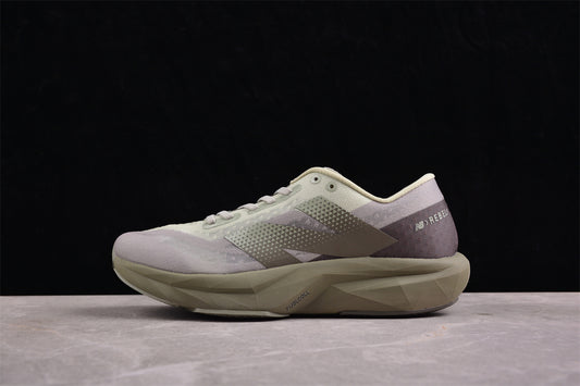 New Balance V4 – Sneakers