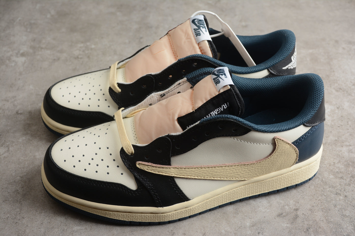 Travis Scott x Air Jordan 1