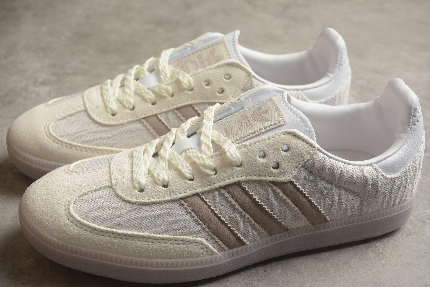 Ad Gazelle Indoor