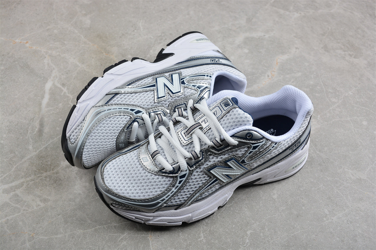 New Balance 740 – Sneakers