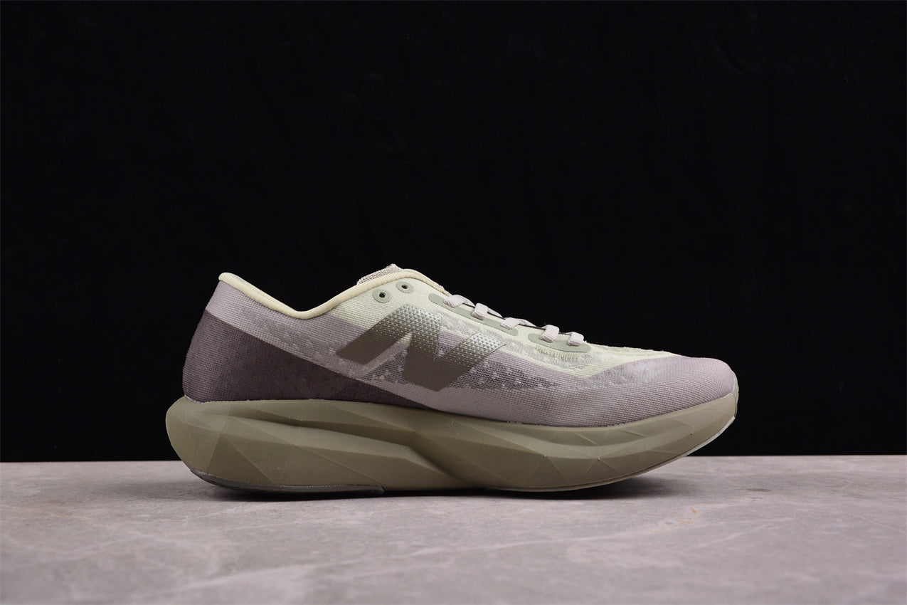 New Balance V4 – Sneakers