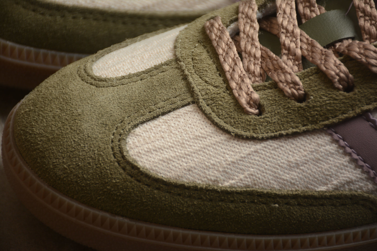 Ad Gazelle Indoor