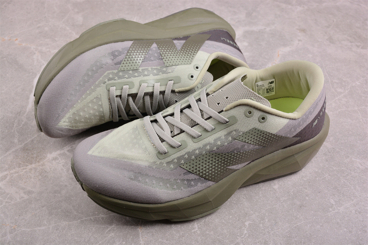 New Balance V4 – Sneakers
