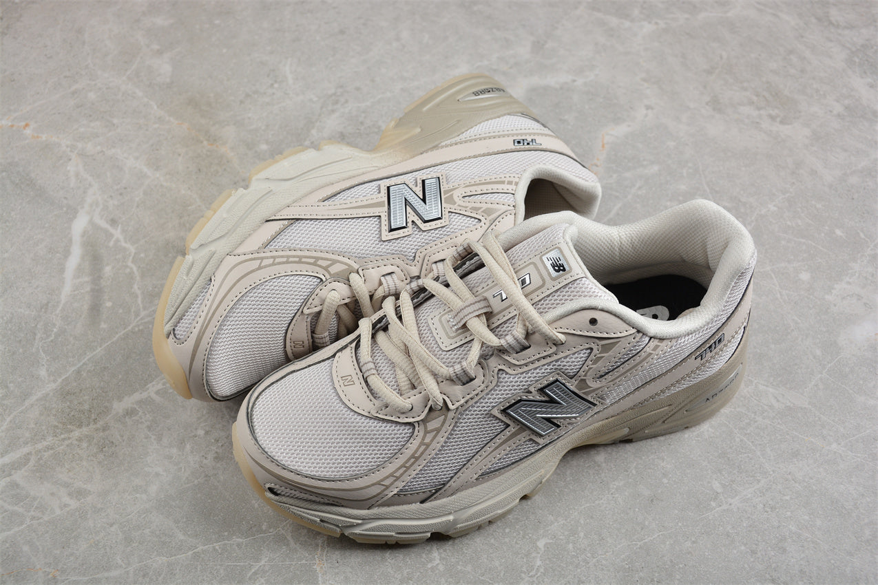 New Balance 740 – Sneakers