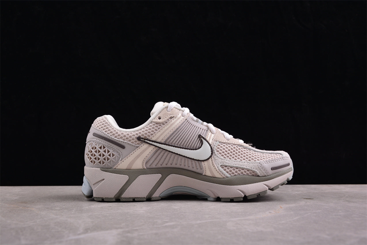 Nike Zoom Vomero 5 NBHD – Sneakers
