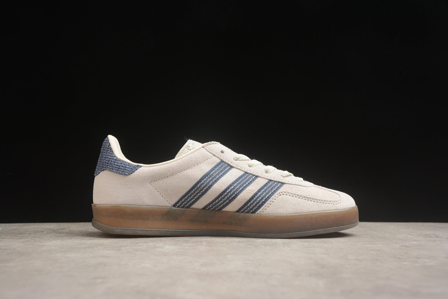 Ad Gazelle Indoor