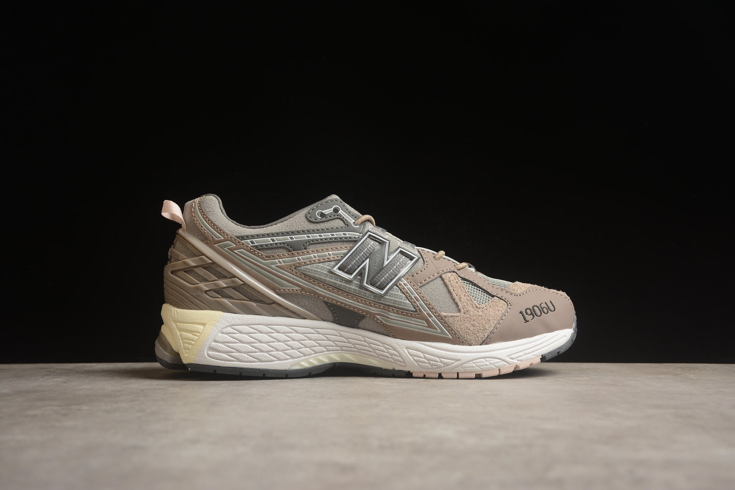 New Balance 1906 – Retro Dad Sneakers