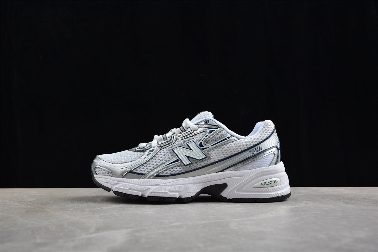New Balance 740 – Sneakers