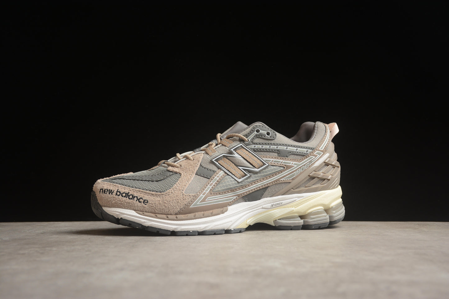 New Balance 1906 – Retro Dad Sneakers