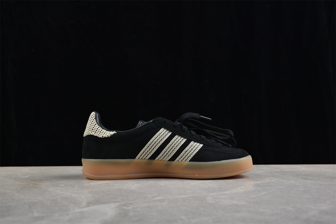 Ad Gazelle Indoor