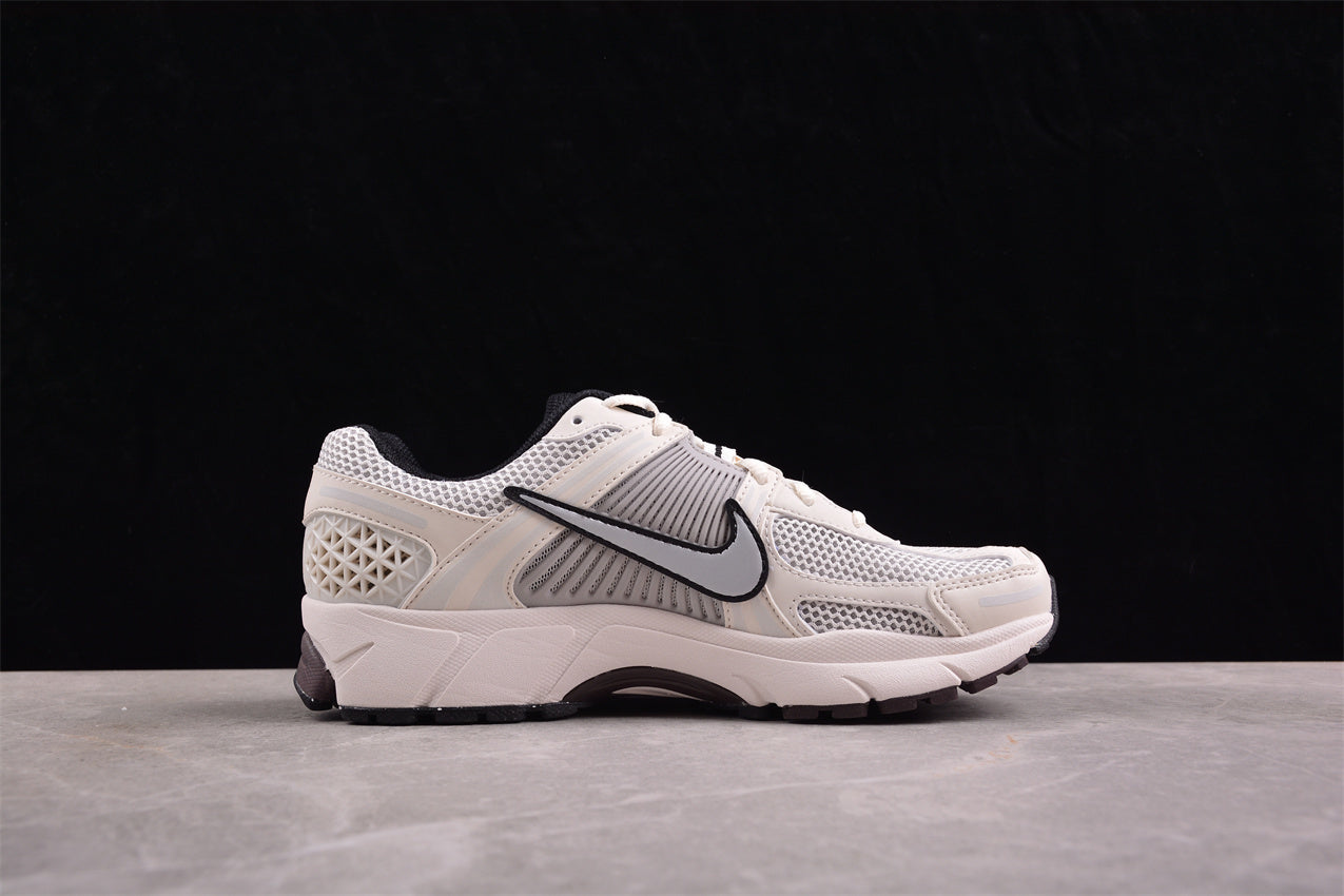 Nike Zoom Vomero 5 SP – Sneakers