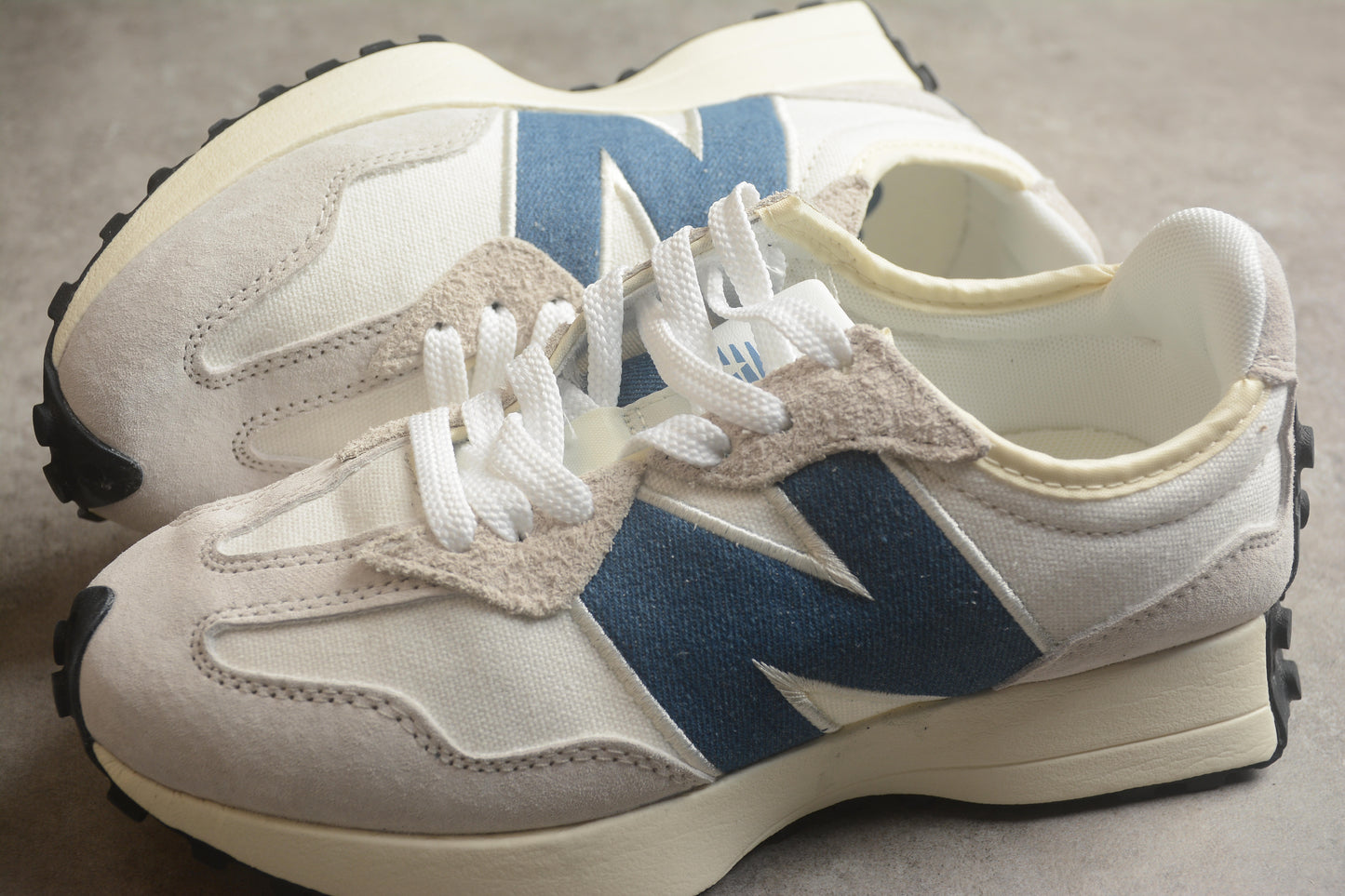 New Balance 327 – Sneakers