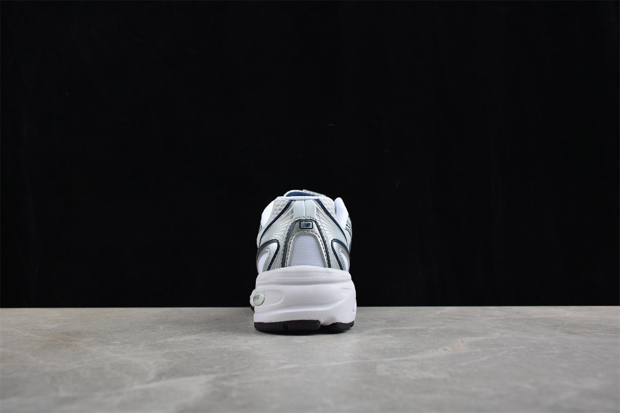 New Balance 740 – Sneakers