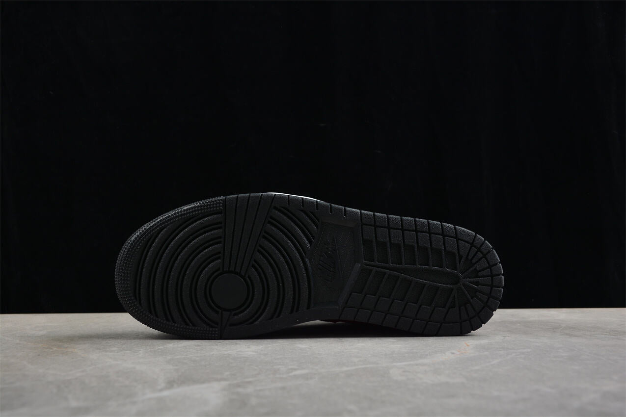 Air Jordan 1 Low “Noir Rouge