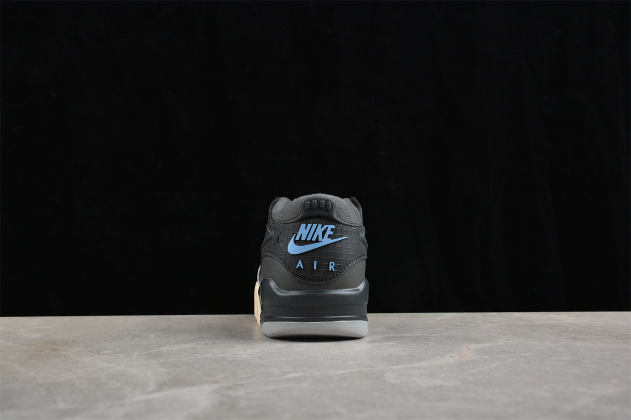 Air Jordan 4 “Remastered” – Noir/Gris