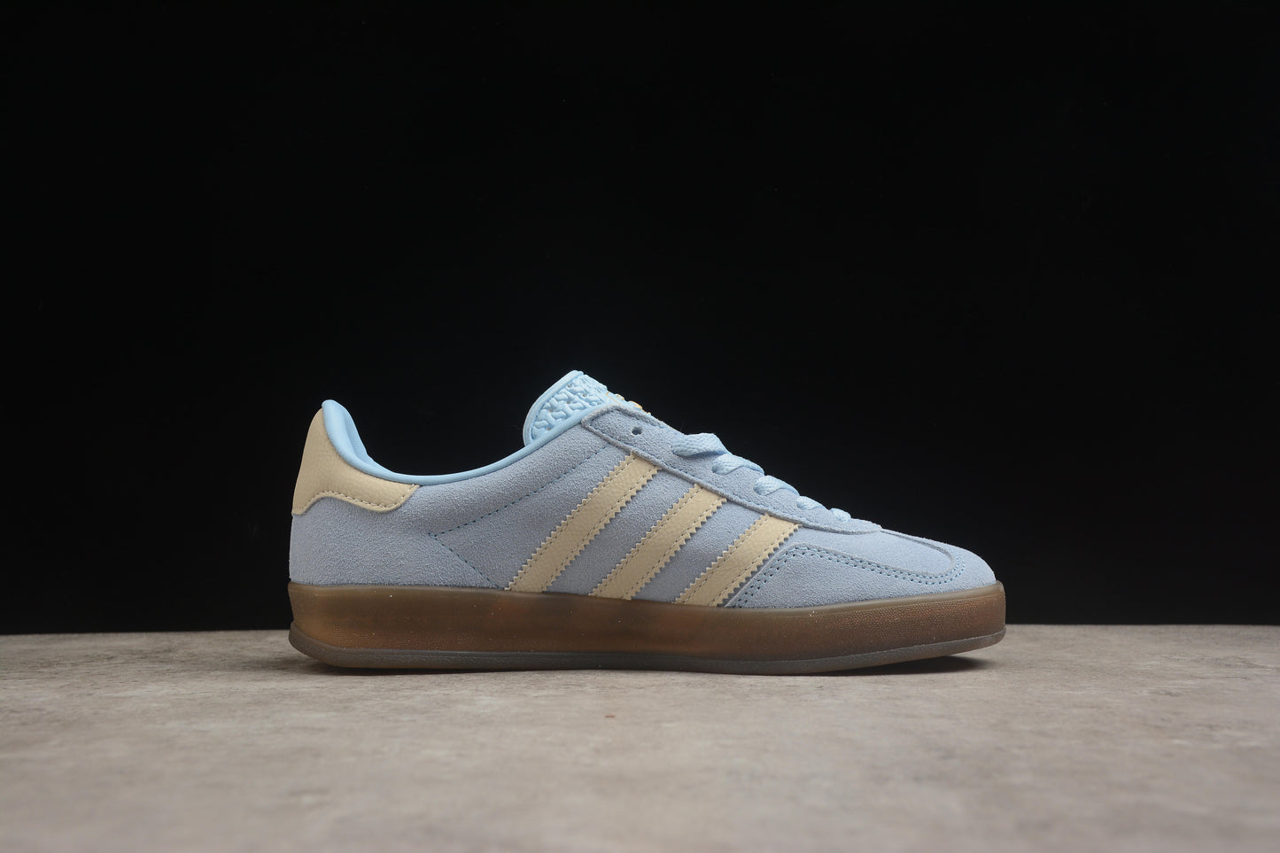 Ad Gazelle Indoor